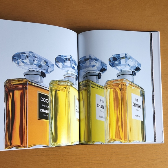 Assouline – CHANEL Perfume (2012) - Picture 9 of 15